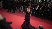 Salma Hayek fue la sensación en el festival Cannes al lucir un vestido de la marca Alexander McQueen