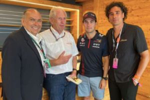 Checo Pérez recibió la visita de Memo Ochoa en el Gran Premio de Mónaco