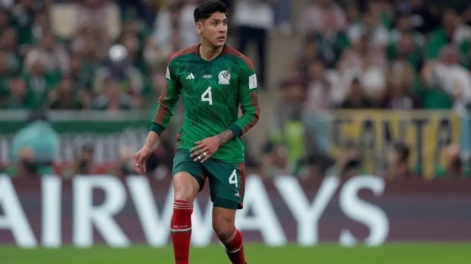 Edson Álvarez recibe oferta inicial del Borussia Dortmund para salir del Ajax