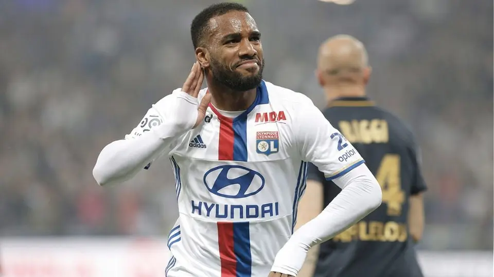 Alexander Lacazette anota póker de goles ante el Montepellier, pero ¡pierde el partido!
