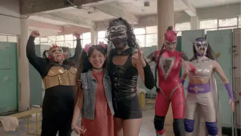 'Contra las Cuerdas', nueva serie de Netflix que lleva la emoción de las luchas a América Latina