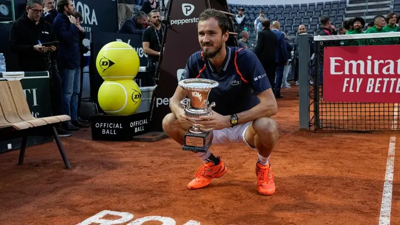 Medvedev conquistó su primer torneo en arcilla tras vencer a Rune en el Masters 1000 de Roma