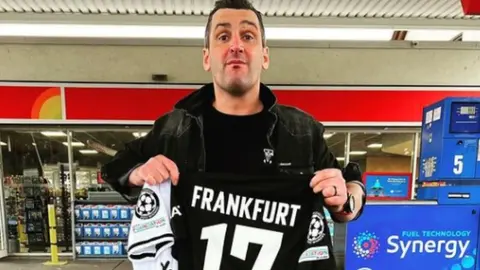 Martin Fenin, de rechazar a la Juventus a debutar en artes marciales mixtas