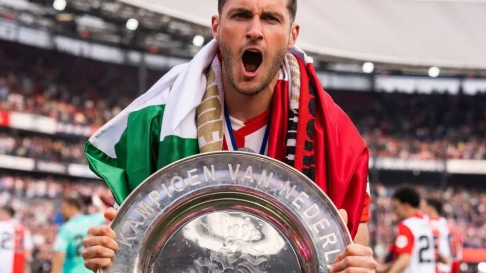 Santiago Giménez tras ser campeón con Feyenoord: 'Estos son los momentos más hermosos de la vida'