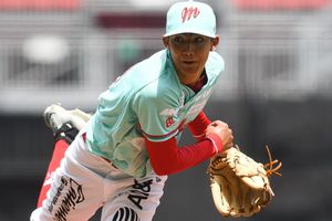 Humberto Cruz hace historia con los Diablos Rojos del México al ser el lanzador abridor con 16 años