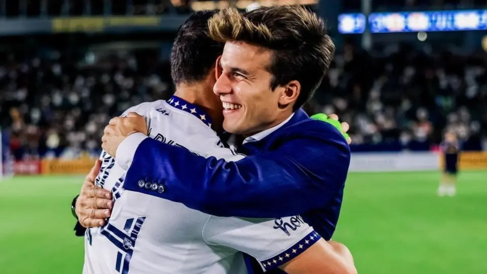 Riqui Puig sobre Chicharito Hernández: 'Está jugando a un muy alto nivel'
