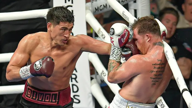 Bivol alentó posible revancha para Canelo: 'No me interesa quien los tenga, quiero más cinturones'