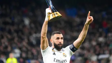 Benzema hizo el mismo regalo a tres mujeres distintas en San Valentín