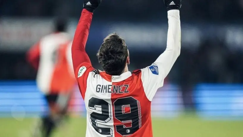 Santi Giménez: Aficionados inmortalizan al Bebote en las calles de Rotterdam