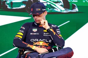 Checo Pérez reclamó a Verstappen por vuelta rápida: '¿No te dijeron que mantuvieras el ritmo?'