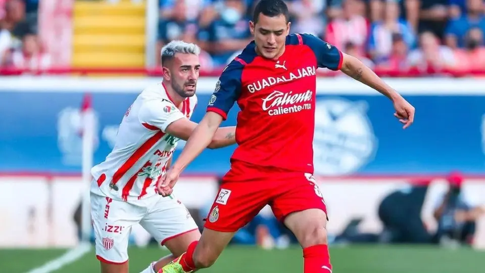 Chivas: Sergio Flores salió lesionado del partido ante Monterrey y se pierde la Jornada 2