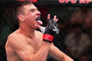 Manuel 'Loco' Torres vence por KO a Nikolas Motta con un impresionante codazo