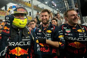 Checo Pérez: Periodista señala que Red Bull apoya a Max Verstappen