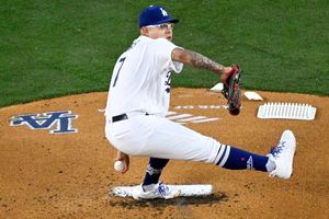 Julio Urías tras ser ovacionado en el Opening Day: "Me siento en mi país"