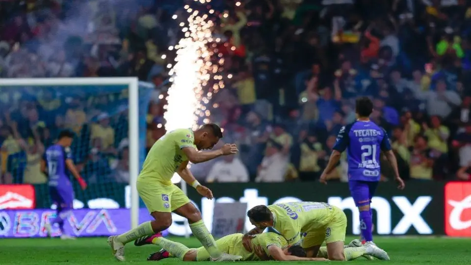 Argentinos critican y se burlan de festejos con fuegos artificiales en el Estadio Azteca
