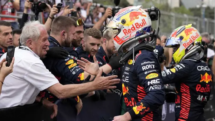 Checo Pérez es elogiado por Helmut Marko tras su victoria en Bakú: 'Una carrera óptima'