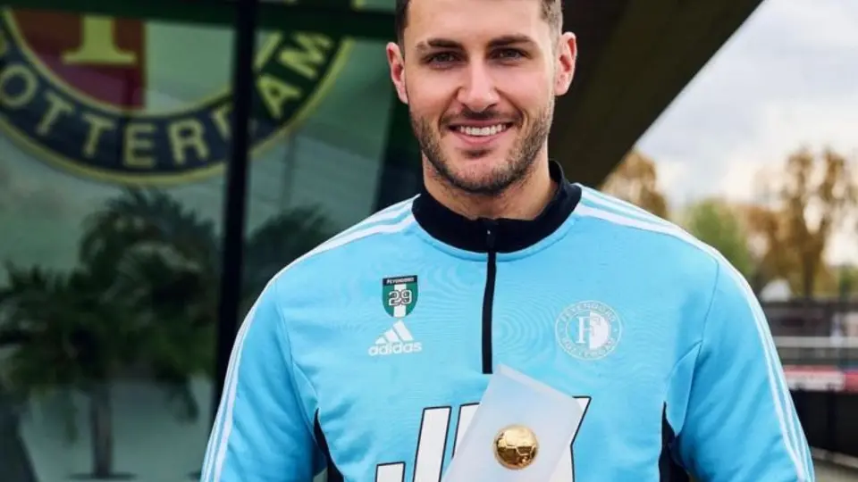 Santiago Giménez: "Guardado, Lozano, Álvarez... allanaron el camino para mí en los Países Bajos"