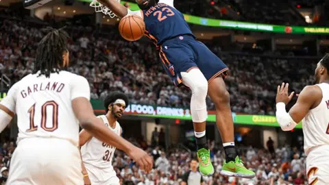 Brunson y Randle guían a Knicks al triunfo ante Cavs