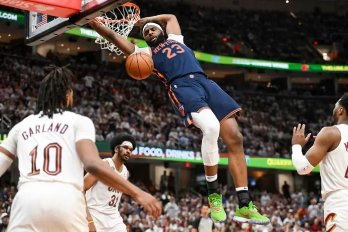 Brunson y Randle guían a Knicks al triunfo ante Cavs