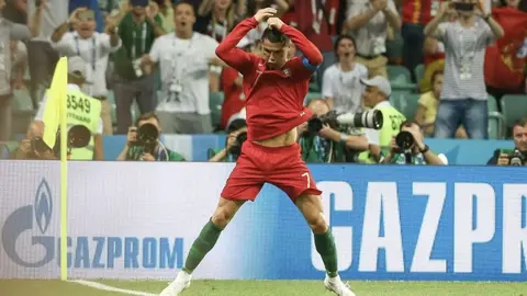 CR7: Hijo de Talisca celebra igual que Cristiano Ronaldo en el vestidor del Al-Nassr