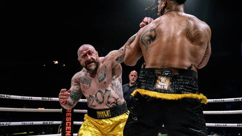 NFL: Exjugador sufrió tremendo nocaut en su debut en el boxeo sin guantes