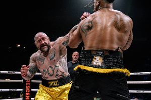 NFL: Exjugador sufrió tremendo nocaut en su debut en el boxeo sin guantes