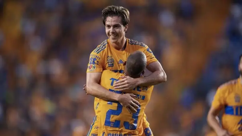 Sebastián Córdova se burló de un aficionado rojiblanco; le recordó el título de Tigres