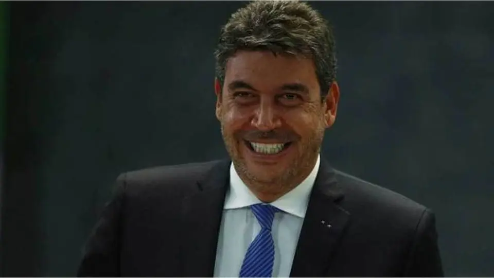 Arturo Elías Ayub festejará su cumpleaños poniéndose 'guapo' con los de canasta y refrescos