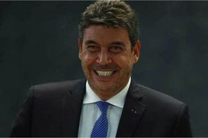 Arturo Elías Ayub festejará su cumpleaños poniéndose 'guapo' con los de canasta y refrescos