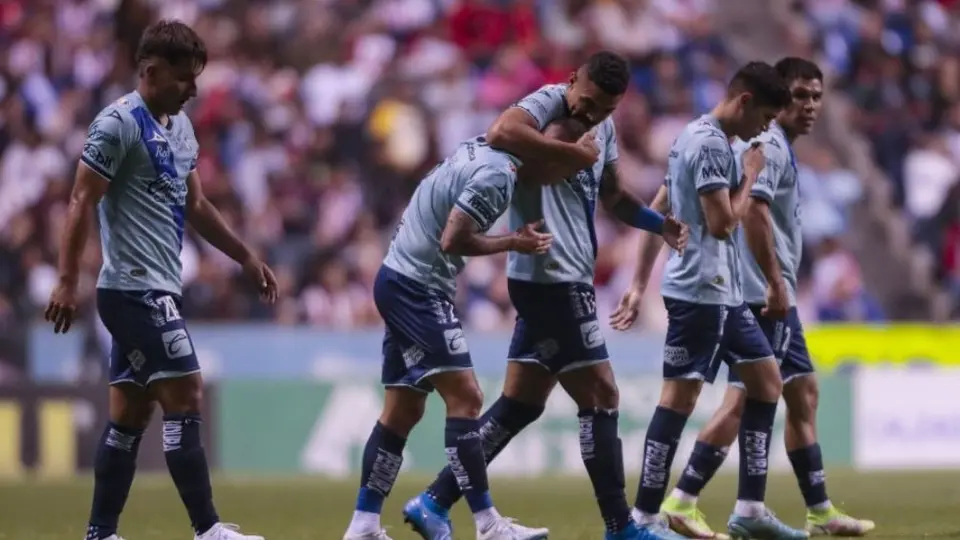 Liga MX : Puebla da la sorpresa y cortan racha positiva de las Chivas