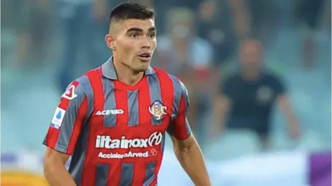 Johan Vásquez saldría de la Serie A para jugar en Austria