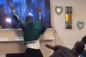 Super Bowl 2023: Aficionado de los Eagles 'se vuelve loco' y rompe pantalla tras derrota