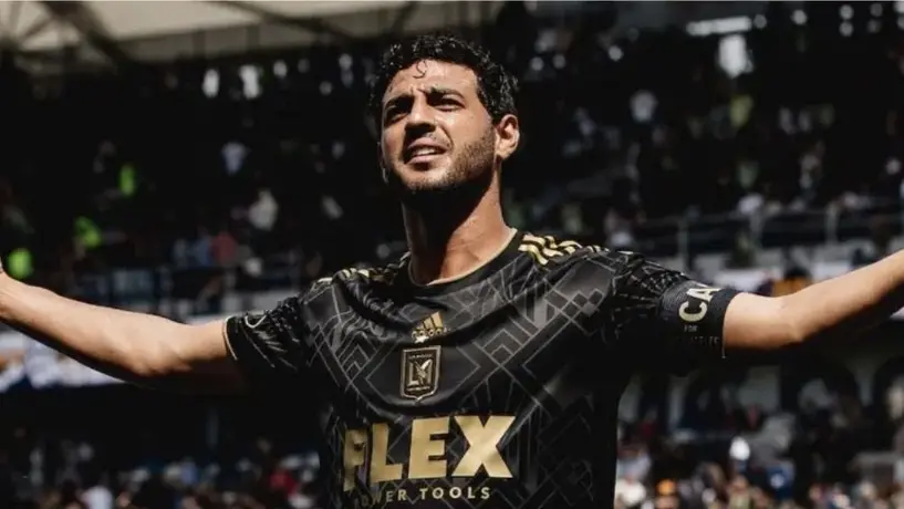 Carlos Vela es ovacionado luego de doblete y asistencia en "El Tráfico"