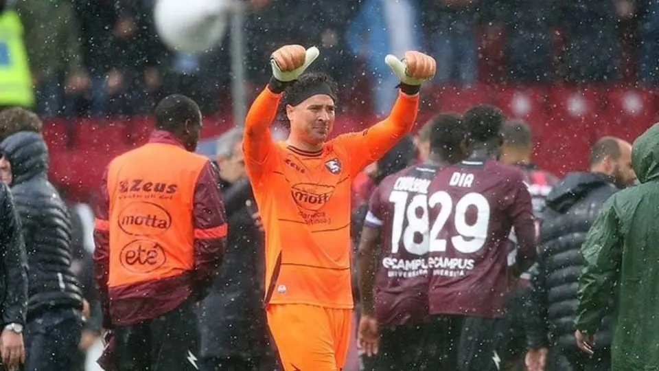 ¡Oficial! Guillermo Ochoa renovó con la Salernitana, el equipo lo confirmó