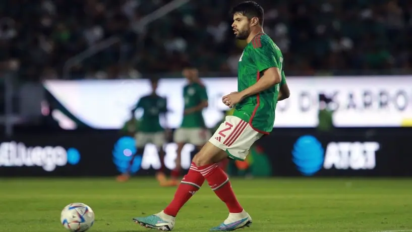 ¿Zidane, eres tú? Néstor Araujo 'humilla' a rival con impresionante ruleta