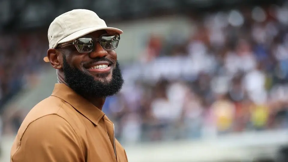 LeBron James, invitado de lujo en las 24 horas de Le Mans, dio el 'banderazo' de salida