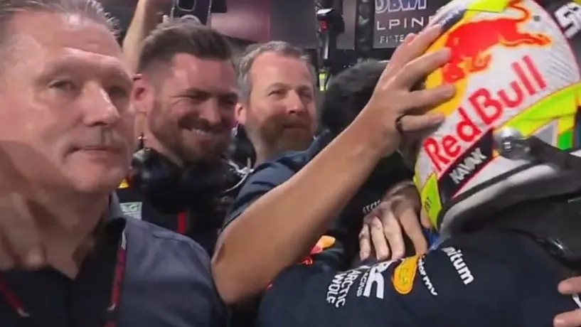 Papá de Max Verstappen lució ‘disgustado’ tras victoria de Checo Pérez en el GP de Arabia Saudita