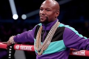 Floyd Mayweather fue visto festejando su cumpleaños dos días antes de pelear