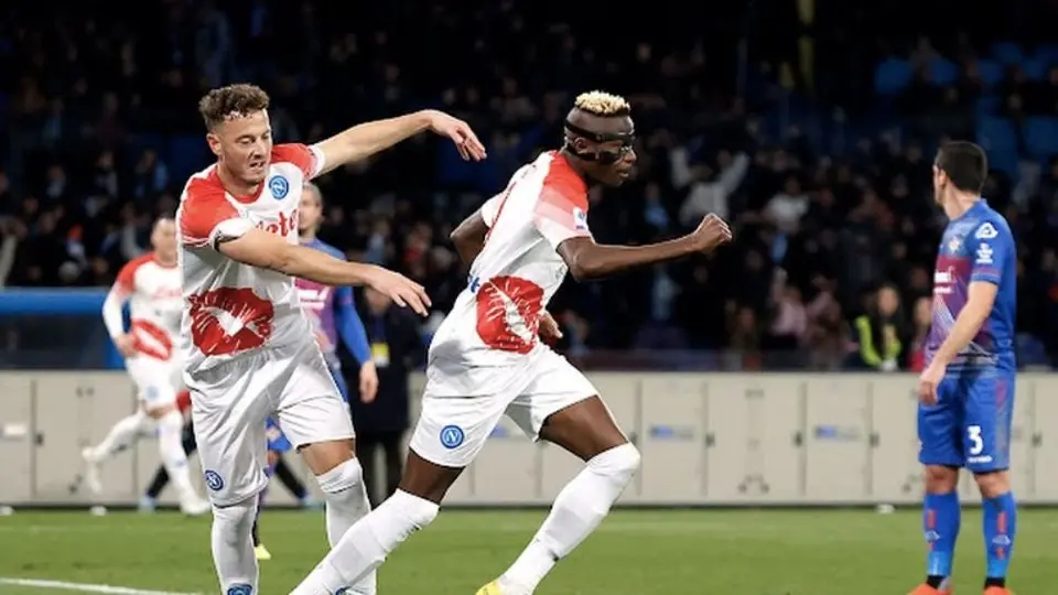 Chucky Lozano le ganó el duelo de mexicanos a Johan Vásquez en el Napoli vs Cremonese