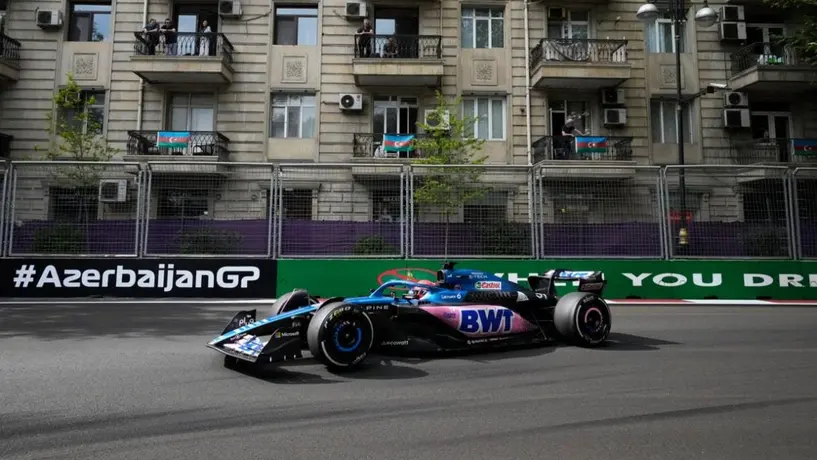 ¡Pudo terminar en tragedia! FIA investiga incidente en pits en el GP de Azerbaiyán