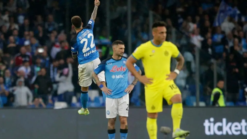 Napoli vence al Inter de Milán sin Chucky Lozano en la cancha