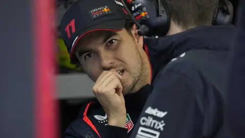 Miguel González ofreció disculpa a Checo Pérez tras acusarlo de negarle foto a su hijo