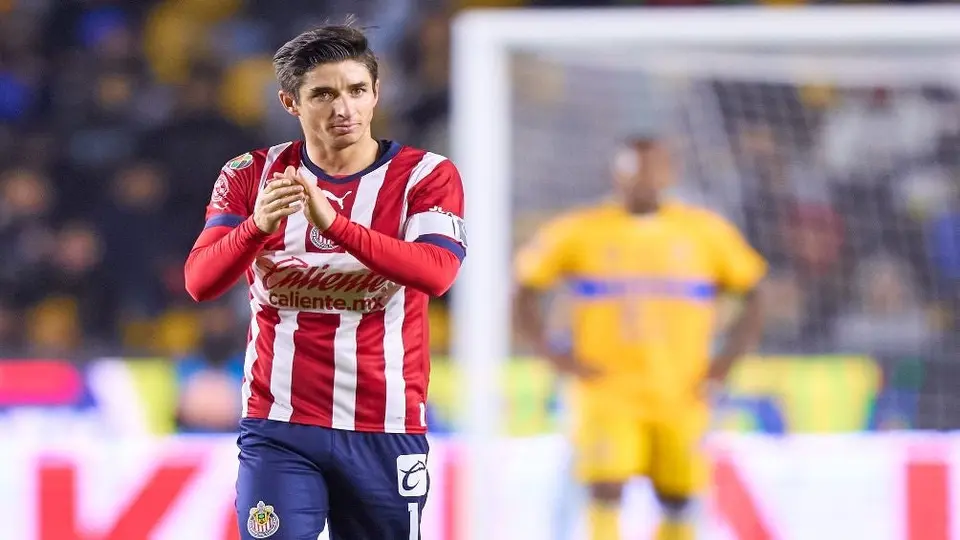 Chivas: Isaac Brizuela será baja seis semanas tras cirugía