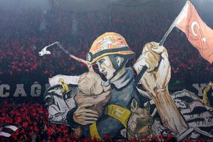 Proteo: Fue homenajeado con un tifo en el Trabzonspor vs Basel de la Conference League