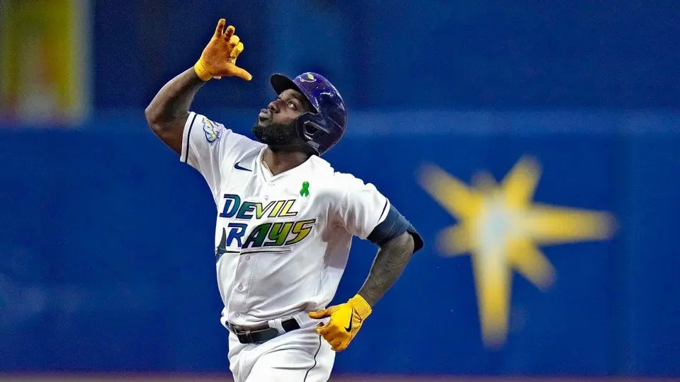 Randy Arozarena patrocina cerveza: Los Rays regalan bebidas cada que pega un HR