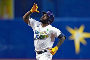 Randy Arozarena patrocina cerveza: Los Rays regalan bebidas cada que pega un HR
