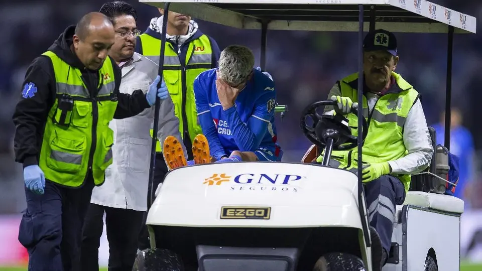 Cruz Azul: Carlos Vargas sale lesionado al minuto 16 en su debut con La Máquina