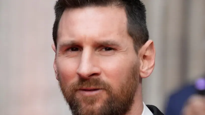 Messi hace guiño al Barcelona festejando su reciente título en LaLiga
