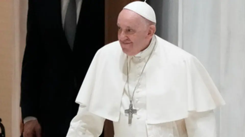 Papa Francisco ingresó en ambulancia a hospital de Roma por problemas cardiacos