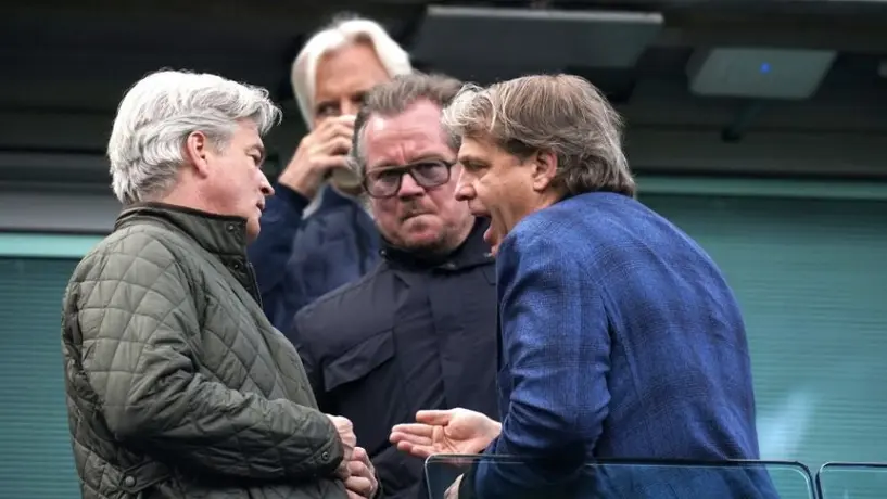 Chelsea: Aficionados abuchearon a Todd Boehly por los malos resultados del equipo